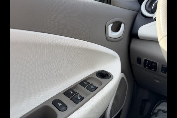 Renault ZOE R90 Life 41 kWh KOOPACCU | SOH 88% | 3-FASE LADER | RENAULT DEALER ONDERHOUDEN | NAVIGATIE | PARKEERSENSOREN | ORIGINEEL NL AUTO (NAP) | CLIMATE CONTROL | RIJKLAAR GELEVERD MET 12 MND BOVAG GARANTIE |
