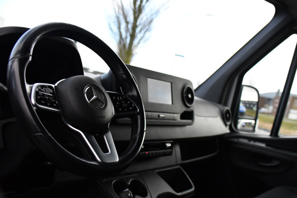 Mercedes-Benz Sprinter 316 2.2 CDI L2H2 AMG Edition 360 Camera, Adaptieve Cruise, Carplay, LED, 3500kg Trekhaak, 164pk, Stoelverwarming, Standkachel, Uniek!