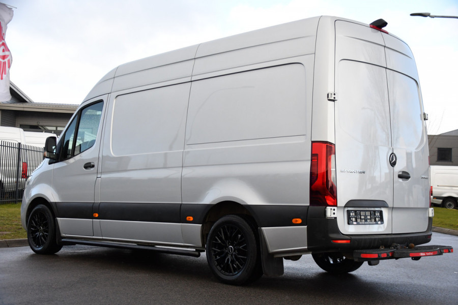 Mercedes-Benz Sprinter 316 2.2 CDI L2H2 AMG Edition 360 Camera, Adaptieve Cruise, Carplay, LED, 3500kg Trekhaak, 164pk, Stoelverwarming, Standkachel, Uniek!