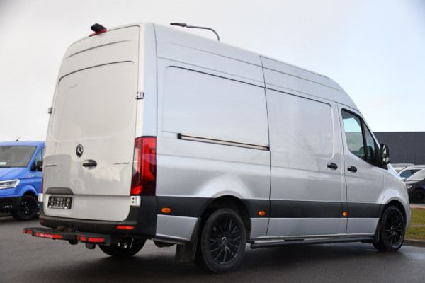 Mercedes-Benz Sprinter 316 2.2 CDI L2H2 AMG Edition 360 Camera, Adaptieve Cruise, Carplay, LED, 3500kg Trekhaak, 164pk, Stoelverwarming, Standkachel, Uniek!