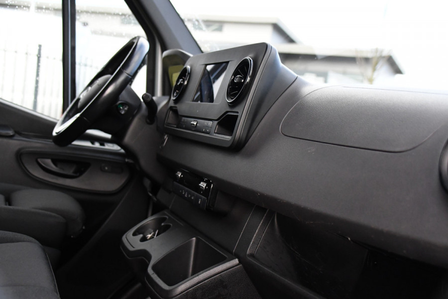 Mercedes-Benz Sprinter 316 2.2 CDI L2H2 AMG Edition 360 Camera, Adaptieve Cruise, Carplay, LED, 3500kg Trekhaak, 164pk, Stoelverwarming, Standkachel, Uniek!