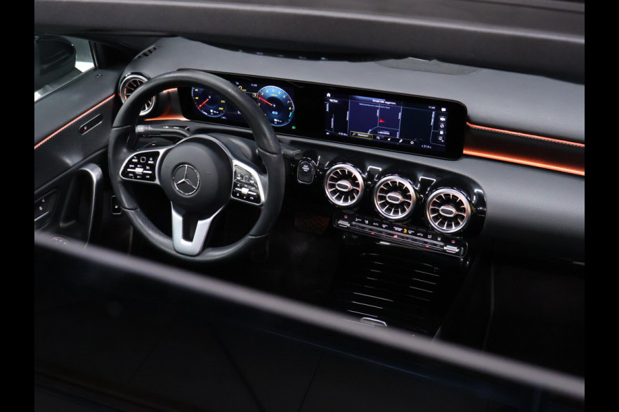 Mercedes-Benz A-Klasse 250 e Business Solution Luxury Limited [SCHUIFDAK, CAMERA, SFEERVERLICHTING, LEDER, SPORTSTOELEN, STOELVERWARMING, NIEUWSTAAT]