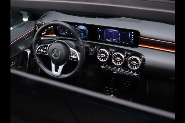 Mercedes-Benz A-Klasse 250 e Business Solution Luxury Limited [SCHUIFDAK, CAMERA, SFEERVERLICHTING, LEDER, SPORTSTOELEN, STOELVERWARMING, NIEUWSTAAT]