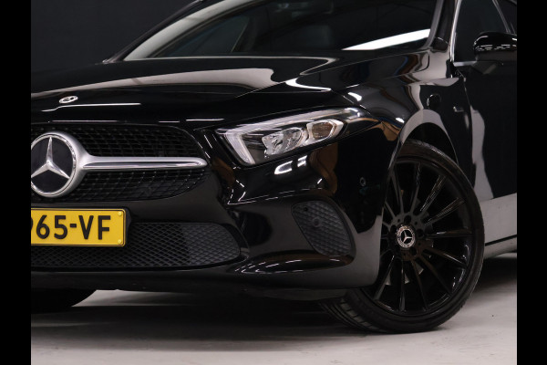 Mercedes-Benz A-Klasse 250 e Business Solution Luxury Limited [SCHUIFDAK, CAMERA, SFEERVERLICHTING, LEDER, SPORTSTOELEN, STOELVERWARMING, NIEUWSTAAT]