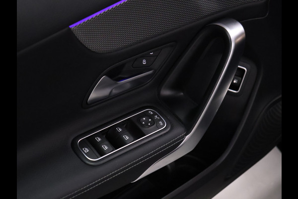 Mercedes-Benz A-Klasse 250 e Business Solution Luxury Limited [SCHUIFDAK, CAMERA, SFEERVERLICHTING, LEDER, SPORTSTOELEN, STOELVERWARMING, NIEUWSTAAT]