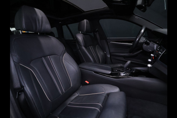BMW 5 Serie Touring 520i High Executive Edition [SCHUIFDAK, MEMORY SEATS, CAMERA, HEAD UP DISPLAY, VOL LEDER, SPORTSTOELEN, NIEUWSTAAT]
