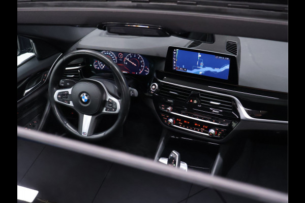 BMW 5 Serie Touring 520i High Executive Edition [SCHUIFDAK, MEMORY SEATS, CAMERA, HEAD UP DISPLAY, VOL LEDER, SPORTSTOELEN, NIEUWSTAAT]