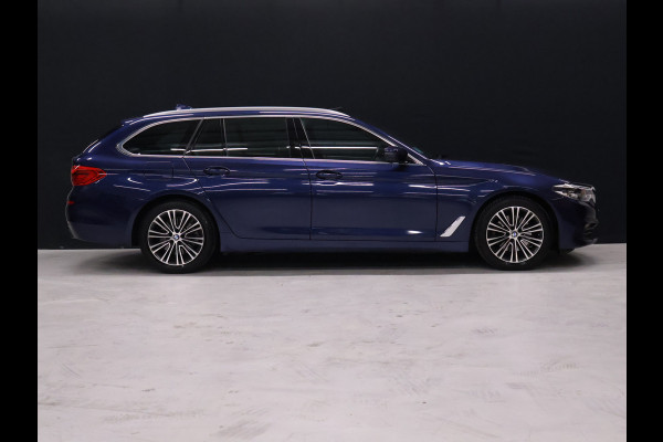 BMW 5 Serie Touring 520i High Executive Edition [SCHUIFDAK, MEMORY SEATS, CAMERA, HEAD UP DISPLAY, VOL LEDER, SPORTSTOELEN, NIEUWSTAAT]
