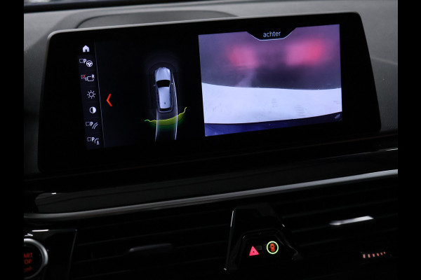 BMW 5 Serie Touring 520i High Executive Edition [SCHUIFDAK, MEMORY SEATS, CAMERA, HEAD UP DISPLAY, VOL LEDER, SPORTSTOELEN, NIEUWSTAAT]