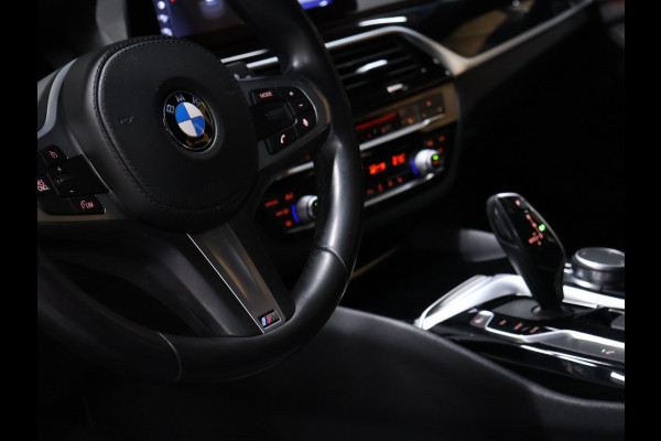 BMW 5 Serie Touring 520i High Executive Edition [SCHUIFDAK, MEMORY SEATS, CAMERA, HEAD UP DISPLAY, VOL LEDER, SPORTSTOELEN, NIEUWSTAAT]