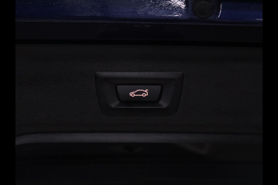 BMW 5 Serie Touring 520i High Executive Edition [SCHUIFDAK, MEMORY SEATS, CAMERA, HEAD UP DISPLAY, VOL LEDER, SPORTSTOELEN, NIEUWSTAAT]