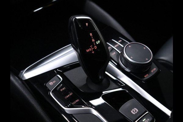 BMW 5 Serie Touring 520i High Executive Edition [SCHUIFDAK, MEMORY SEATS, CAMERA, HEAD UP DISPLAY, VOL LEDER, SPORTSTOELEN, NIEUWSTAAT]