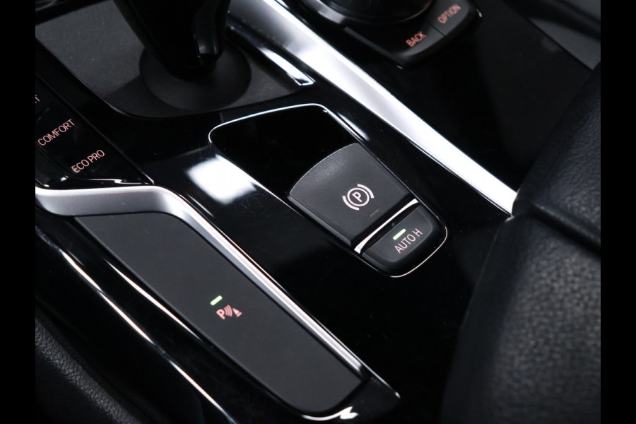 BMW 5 Serie Touring 520i High Executive Edition [SCHUIFDAK, MEMORY SEATS, CAMERA, HEAD UP DISPLAY, VOL LEDER, SPORTSTOELEN, NIEUWSTAAT]