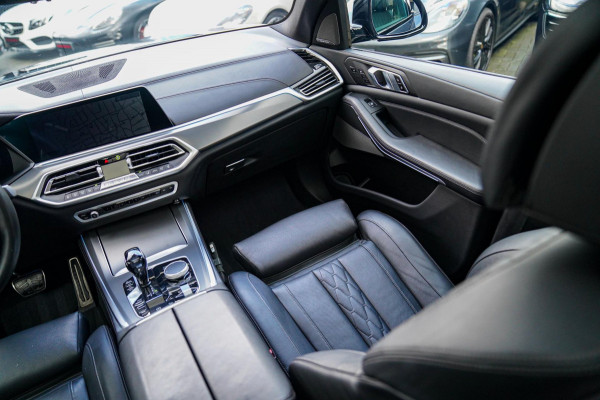 BMW X5 XDrive45e High Executive | Massage | incl BTW | Panorama | Laser LED | Adaptieve cruise | Dodehoek assistent | Lane assist