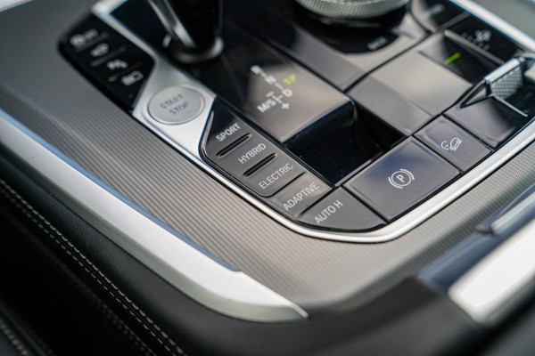 BMW X5 XDrive45e High Executive | Massage | incl BTW | Panorama | Laser LED | Adaptieve cruise | Dodehoek assistent | Lane assist