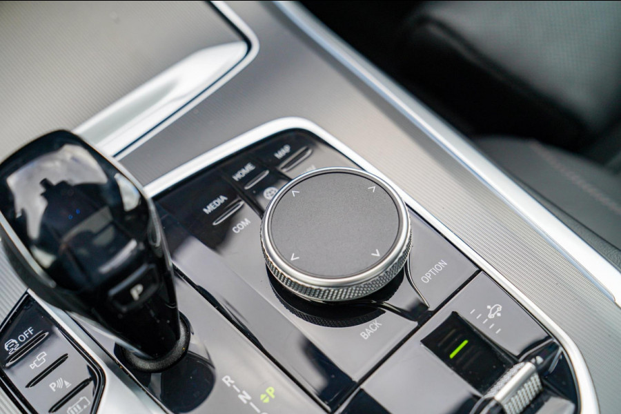 BMW X5 XDrive45e High Executive | Massage | incl BTW | Panorama | Laser LED | Adaptieve cruise | Dodehoek assistent | Lane assist