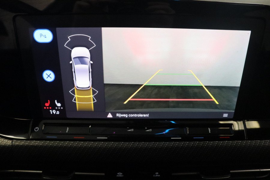 Volkswagen Golf 1.5 eTSI R-Line Business Full-led Navigatie Adaptive-Cruise