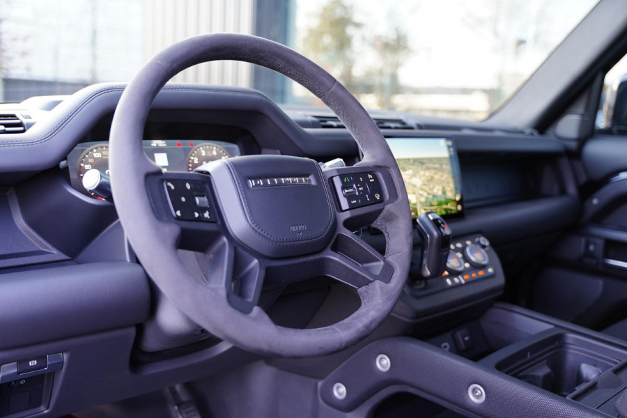 Land Rover Defender 110 P 525 V8 Black Edition / Panoramadak / Meridian / BTW