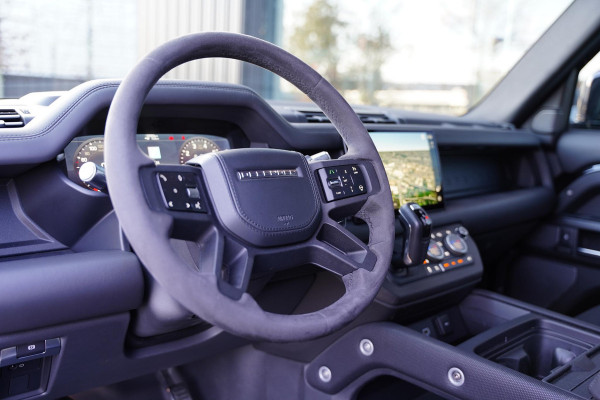Land Rover Defender 110 P 525 V8 Black Edition / Panoramadak / Meridian / BTW