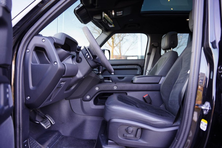 Land Rover Defender 110 P 525 V8 Black Edition / Panoramadak / Meridian / BTW