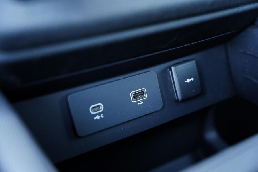 Land Rover Defender 110 P 525 V8 Black Edition / Panoramadak / Meridian / BTW