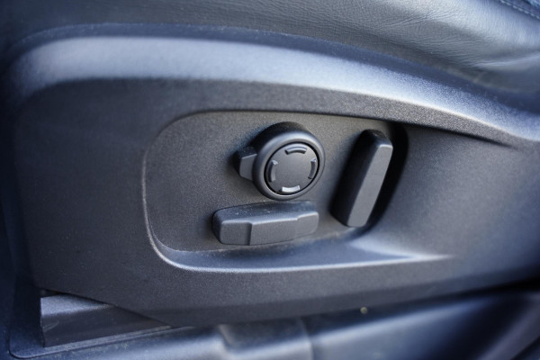 Land Rover Defender 110 P 525 V8 Black Edition / Panoramadak / Meridian / BTW