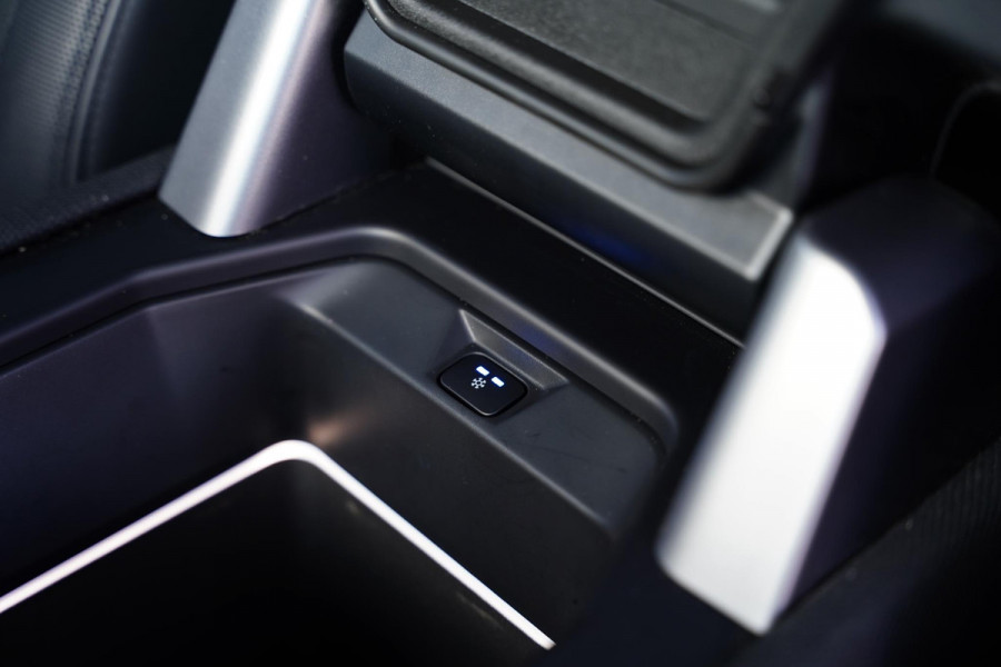 Land Rover Defender 110 P 525 V8 Black Edition / Panoramadak / Meridian / BTW