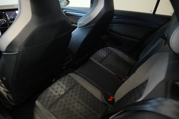Volkswagen Golf 1.5 eTSI R-Line Business Full-led Navigatie Adaptive-Cruise