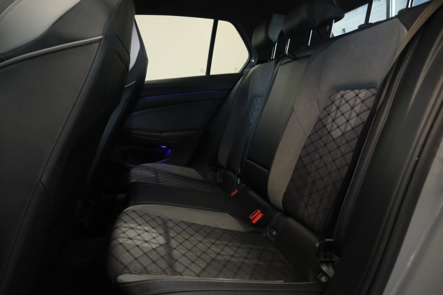 Volkswagen Golf 1.5 eTSI R-Line Business Full-led Navigatie Adaptive-Cruise