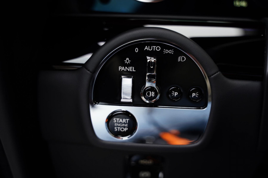 Rolls-Royce Spectre AWD Two Tone / Bespoke Audio / Pinstripe Mandarin / NL-Car