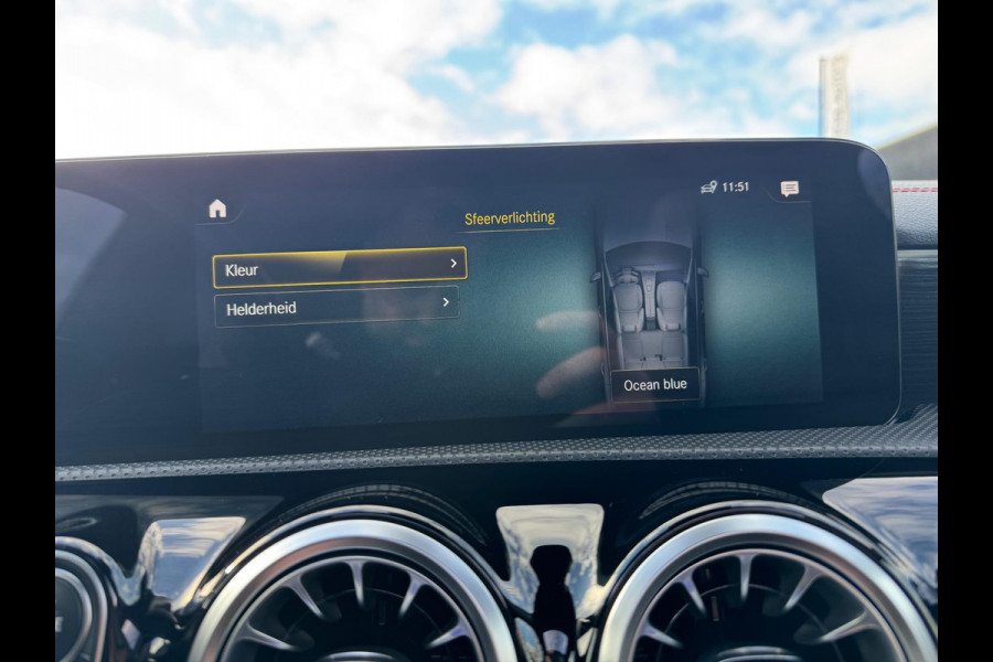 Mercedes-Benz CLA-Klasse Shooting Brake 250 e AMG Panorama Leder Camera Navi