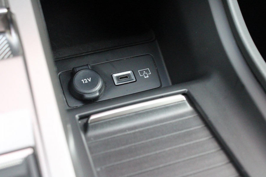 Peugeot 408 1.2 HYBRID 145PK e-DCS6 GT | MATRIX LED KOPLAMPEN | ADAPTIVE ACHTERVERLICHTING | NAVIGATIE FULL MAP | DRAADLOOS APPLE CARPLAY/ANDROID AUTO | STUURVERWARMING | ADAPTIEVE CRUISECONTROL | 19'' VIJF SPAAKS LICHTMETALEN VELGEN | ELEKTRISCHE ACHTERKLEP BEDIENING | DONKERE HEMELBEKLEDING | EXTRA GETINTE ACHTERRUITEN | 3D DIGITALE COCKPIT | SFEERVERLICHTING | PARKEERSENSOREN VOOR + ACHTER | ACHTERUITRIJCAMERA | KEYLESS ENTRY/START |