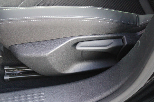 Peugeot 408 1.2 HYBRID 145PK e-DCS6 GT | MATRIX LED KOPLAMPEN | ADAPTIVE ACHTERVERLICHTING | NAVIGATIE FULL MAP | DRAADLOOS APPLE CARPLAY/ANDROID AUTO | STUURVERWARMING | ADAPTIEVE CRUISECONTROL | 19'' VIJF SPAAKS LICHTMETALEN VELGEN | ELEKTRISCHE ACHTERKLEP BEDIENING | DONKERE HEMELBEKLEDING | EXTRA GETINTE ACHTERRUITEN | 3D DIGITALE COCKPIT | SFEERVERLICHTING | PARKEERSENSOREN VOOR + ACHTER | ACHTERUITRIJCAMERA | KEYLESS ENTRY/START |