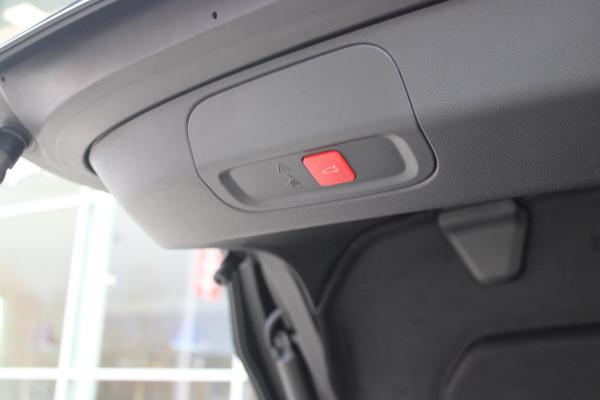 Peugeot 408 1.2 HYBRID 145PK e-DCS6 GT | MATRIX LED KOPLAMPEN | ADAPTIVE ACHTERVERLICHTING | NAVIGATIE FULL MAP | DRAADLOOS APPLE CARPLAY/ANDROID AUTO | STUURVERWARMING | ADAPTIEVE CRUISECONTROL | 19'' VIJF SPAAKS LICHTMETALEN VELGEN | ELEKTRISCHE ACHTERKLEP BEDIENING | DONKERE HEMELBEKLEDING | EXTRA GETINTE ACHTERRUITEN | 3D DIGITALE COCKPIT | SFEERVERLICHTING | PARKEERSENSOREN VOOR + ACHTER | ACHTERUITRIJCAMERA | KEYLESS ENTRY/START |