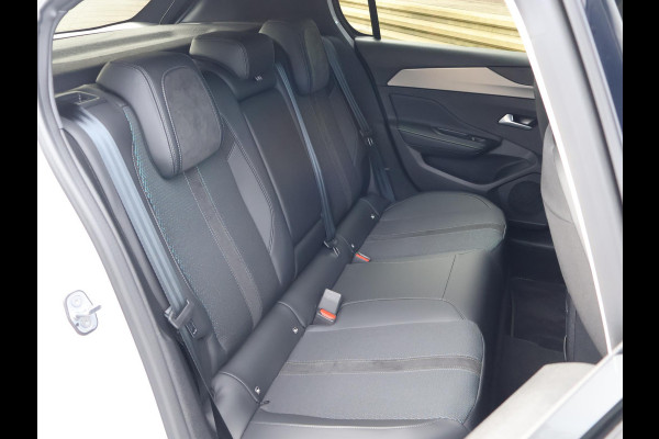 Peugeot E-308 FIRST EDITION GT EV 54 KWH + STUUR/STOELVERW. | ADAPTIVE CRUISE | CARPLAY | STANDKACHEL | CAMERA