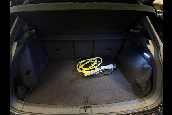 Volkswagen Tiguan 1.4 TSI eHybrid 2X R-LINE BLACK-LINE PANO/LEDER/M-STOELEN/NAVI/V-COCKPIT/DAB/LED///