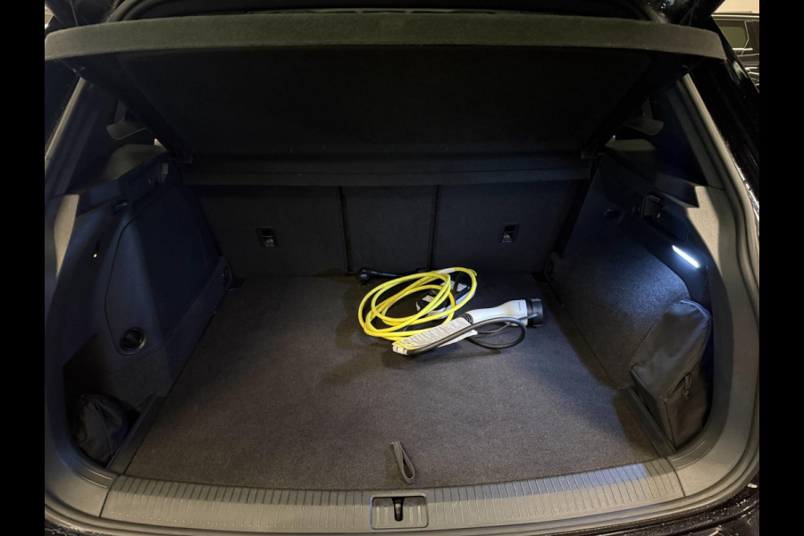 Volkswagen Tiguan 1.4 TSI eHybrid 2X R-LINE BLACK-LINE PANO/LEDER/M-STOELEN/NAVI/V-COCKPIT/DAB/LED///