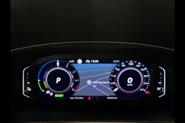 Volkswagen Tiguan 1.4 TSI eHybrid 2X R-LINE BLACK-LINE PANO/LEDER/M-STOELEN/NAVI/V-COCKPIT/DAB/LED///