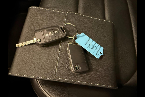 Volkswagen Tiguan 1.4 TSI eHybrid 2X R-LINE BLACK-LINE PANO/LEDER/M-STOELEN/NAVI/V-COCKPIT/DAB/LED///