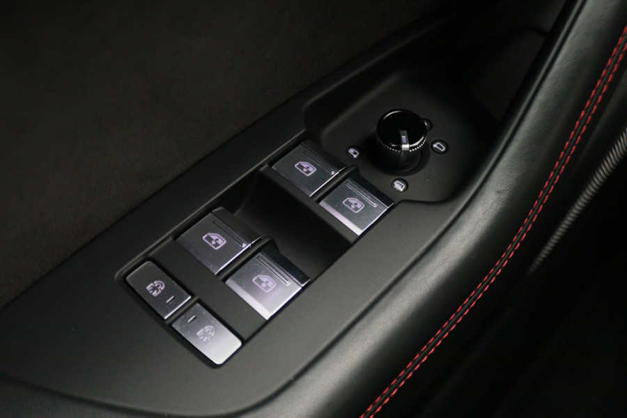 Audi RS6 Avant 4.0 TFSI Quattro 600 PK Panoramadak, B&O 3D, Dynamic Plus, Carbon, Ceramic, 4WB, HUD, 22"