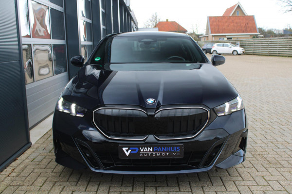 BMW 5 Serie 520i M-Sport Pro | Pano | HK | HUD | 360 | Ventilatie | Elek. Trekhaak