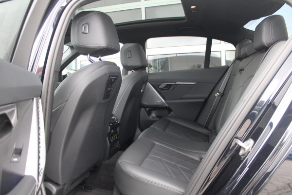 BMW 5 Serie 520i M-Sport Pro | Pano | HK | HUD | 360 | Ventilatie | Elek. Trekhaak