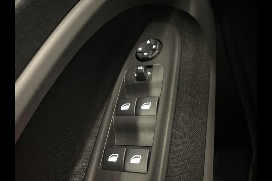 Jeep Avenger Longitude Automaat 54 kWh Navigatie Apple Carplay/Android Auto Climate Control Cruise Control Lichtmetalen Velgen Dab Keyless Parkeer Sensoren