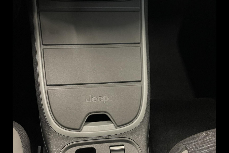 Jeep Avenger Longitude Automaat 54 kWh Navigatie Apple Carplay/Android Auto Climate Control Cruise Control Lichtmetalen Velgen Dab Keyless Parkeer Sensoren