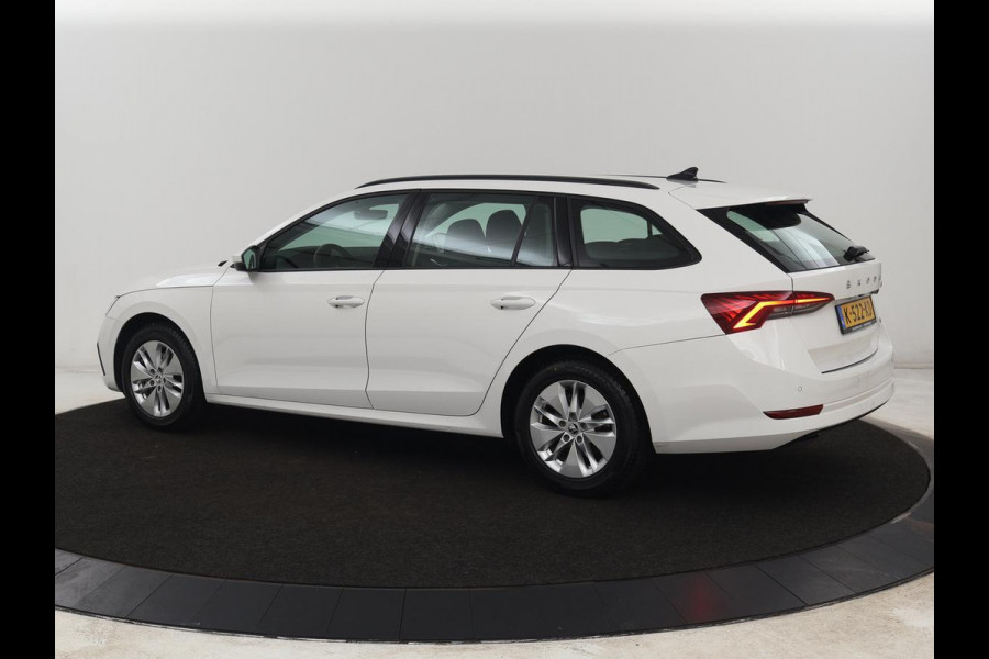 Škoda Octavia 1.0 e-TSI Business Edition | 61.800km NAP | Camera | Carplay | Navigatie | Full LED | Parkeerhulp | Digital Cockpit | Cruise control