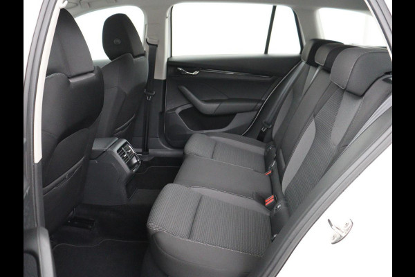 Škoda Octavia 1.0 e-TSI Business Edition | 61.800km NAP | Camera | Carplay | Navigatie | Full LED | Parkeerhulp | Digital Cockpit | Cruise control