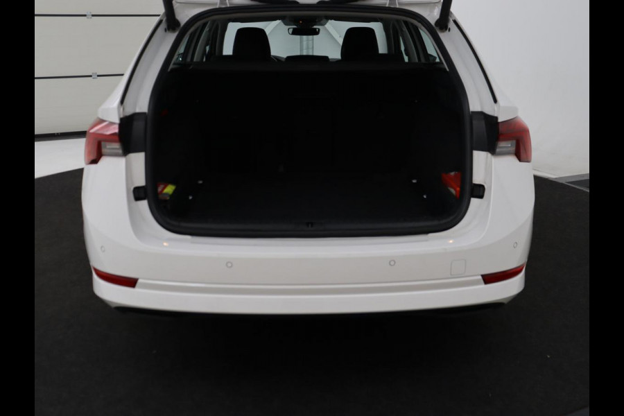 Škoda Octavia 1.0 e-TSI Business Edition | 61.800km NAP | Camera | Carplay | Navigatie | Full LED | Parkeerhulp | Digital Cockpit | Cruise control