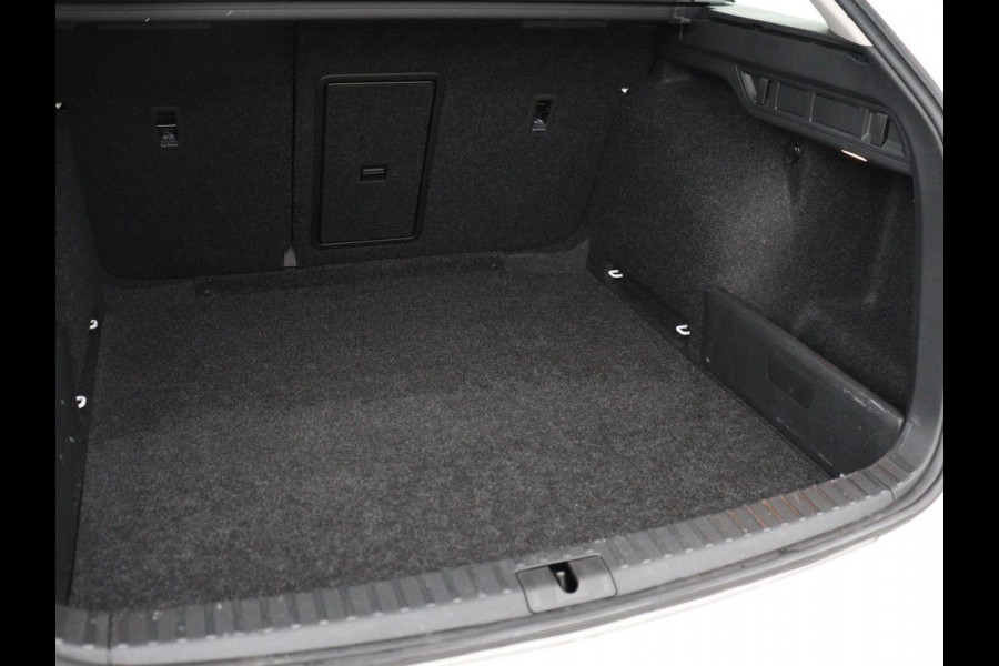 Škoda Octavia 1.0 e-TSI Business Edition | 61.800km NAP | Camera | Carplay | Navigatie | Full LED | Parkeerhulp | Digital Cockpit | Cruise control