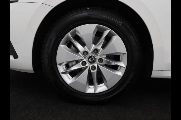 Škoda Octavia 1.0 e-TSI Business Edition | 61.800km NAP | Camera | Carplay | Navigatie | Full LED | Parkeerhulp | Digital Cockpit | Cruise control