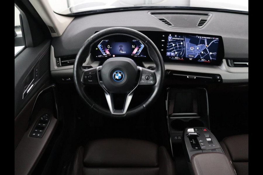 BMW X1 xDrive25e | Leder | Sportstoelen | Carplay | Adaptief LED | Keyless | Camera | Park Assist | Live Cockpit | Climate control | Navigatie | PHEV | Plug In | SOH 92%